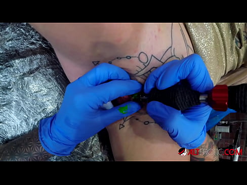 ❤️ Extreem getatoeëerde hottie Sully Savage kreeg een tatoeage op haar clitoris ❌ Porno fb at porn nl.special-grasser.ru ❌❤